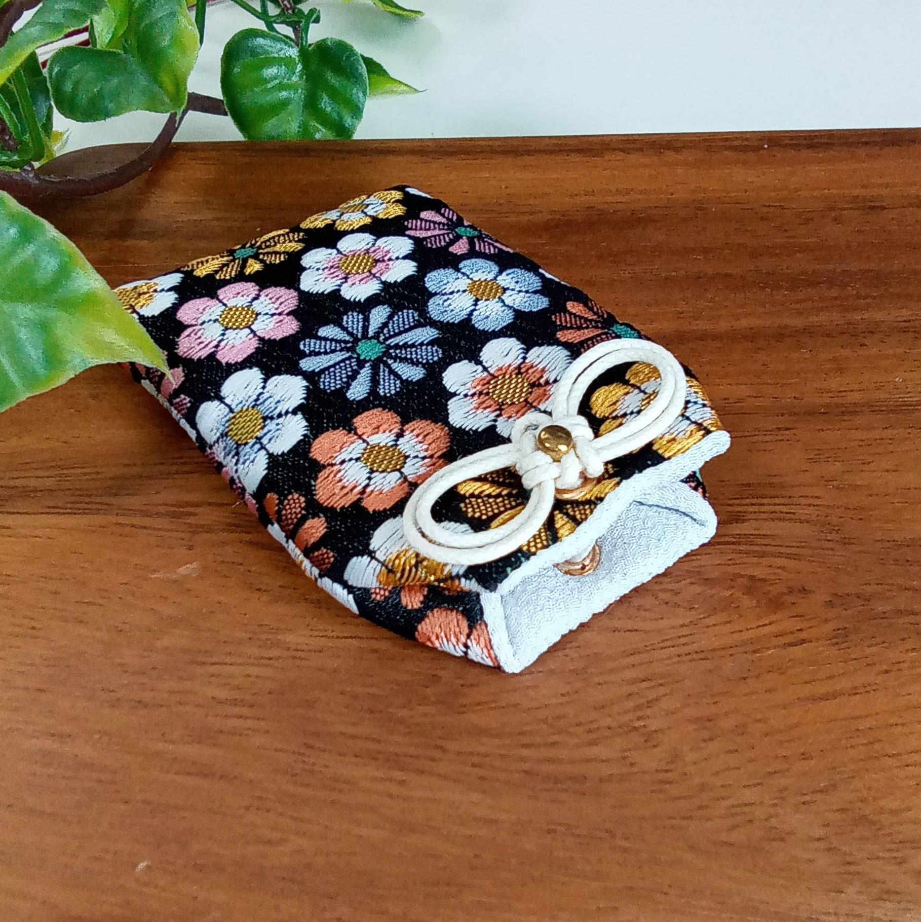 ❊新作❊ お守り袋 金欄 ✾花じゅうたん(黒)✾ セット売りもあります | 7枚目